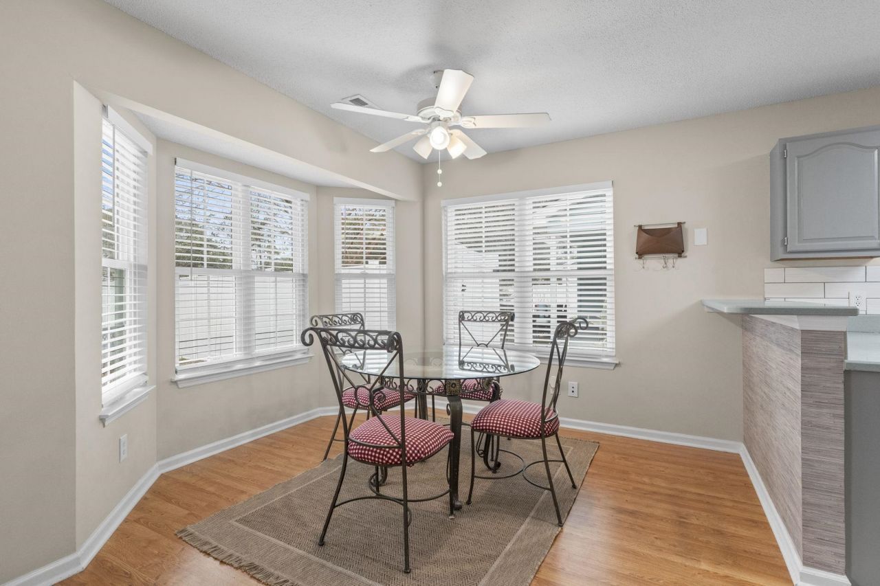 9607 Kings Grant Dr. Photo 29