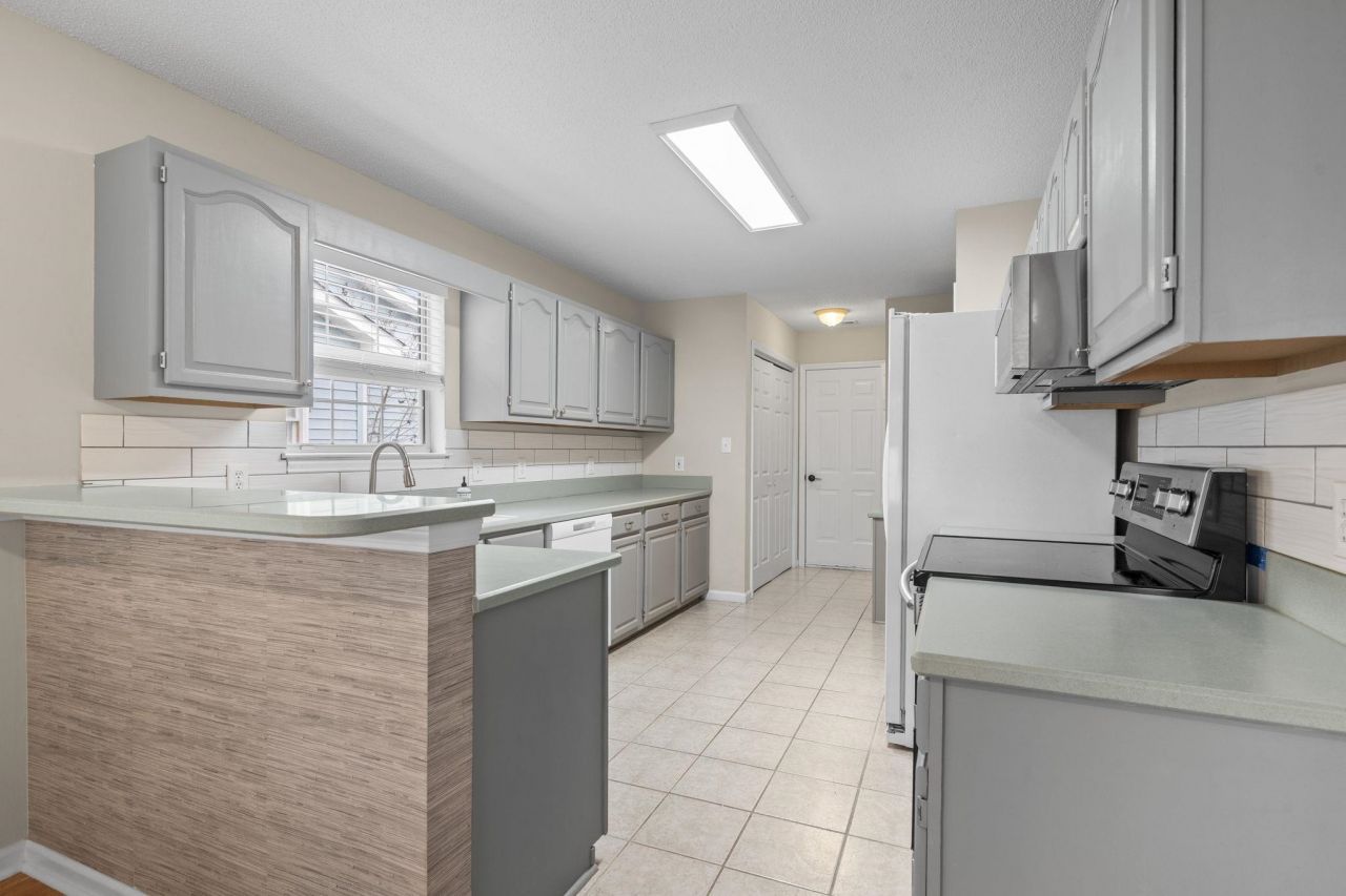 9607 Kings Grant Dr. Photo 30