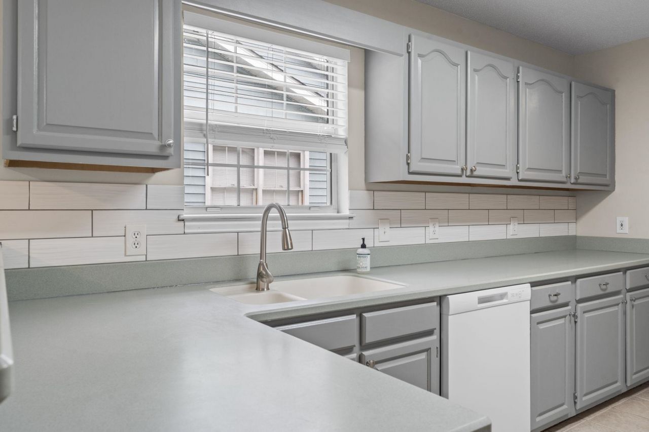 9607 Kings Grant Dr. Photo 31