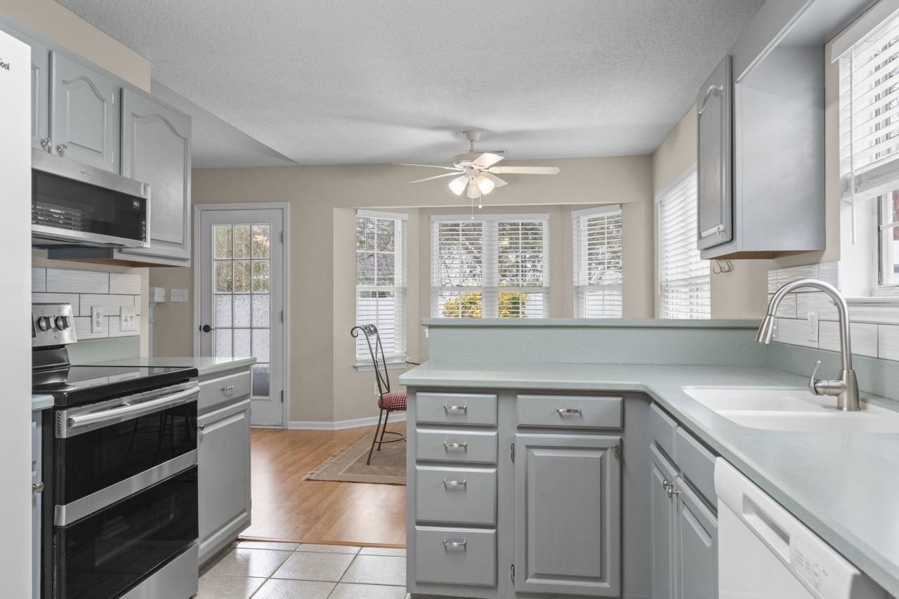 9607 Kings Grant Dr. Photo 33