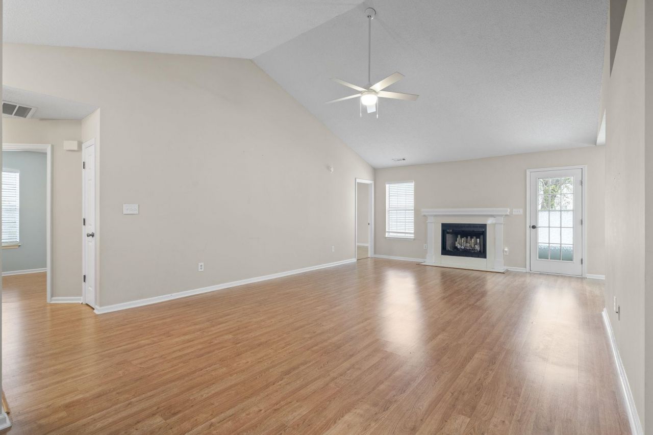 9607 Kings Grant Dr. Photo 38