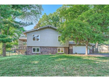3979 Woodview Drive, Vadnais Heights, MN 55127