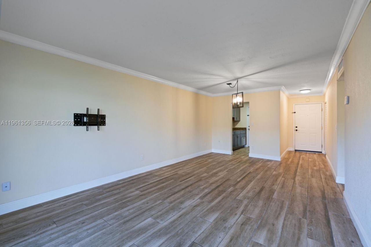 14500 SW 88th Ave, Unit 104, Palmetto Bay, FL 33176 Photo