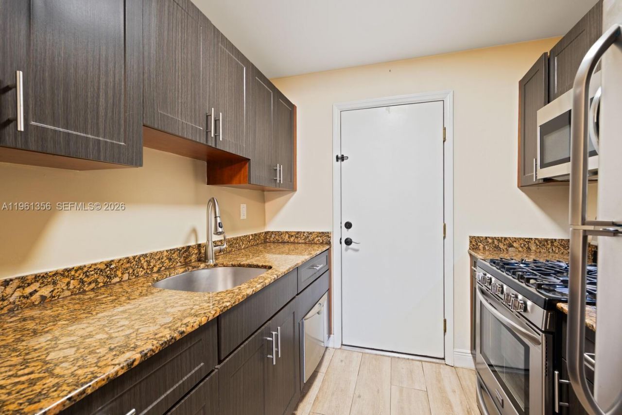 14500 SW 88th Ave, Unit 104, Palmetto Bay, FL 33176 Photo