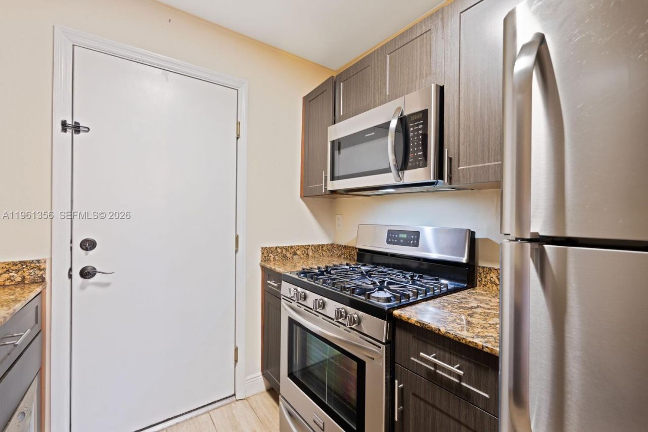 14500 SW 88th Ave, Unit 104, Palmetto Bay, FL 33176 Photo