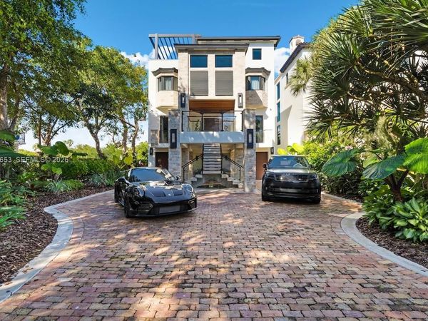 5860 Paradise Point Dr, Palmetto Bay, FL 33157