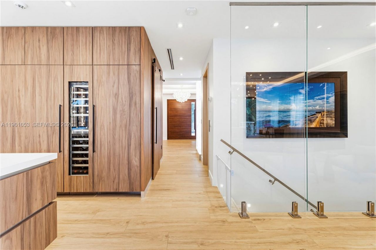 5860 Paradise Point Dr, Palmetto Bay, FL 33157 Photo