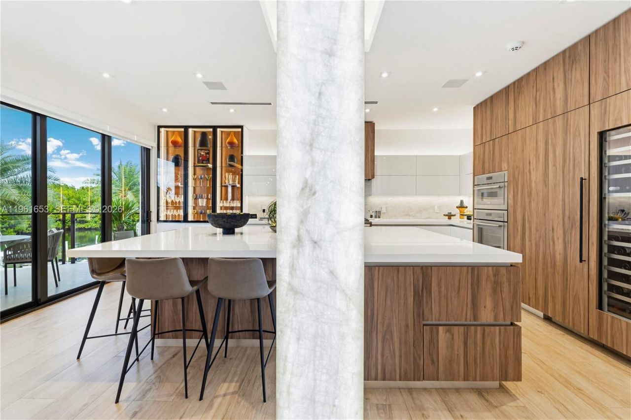 5860 Paradise Point Dr, Palmetto Bay, FL 33157 Photo