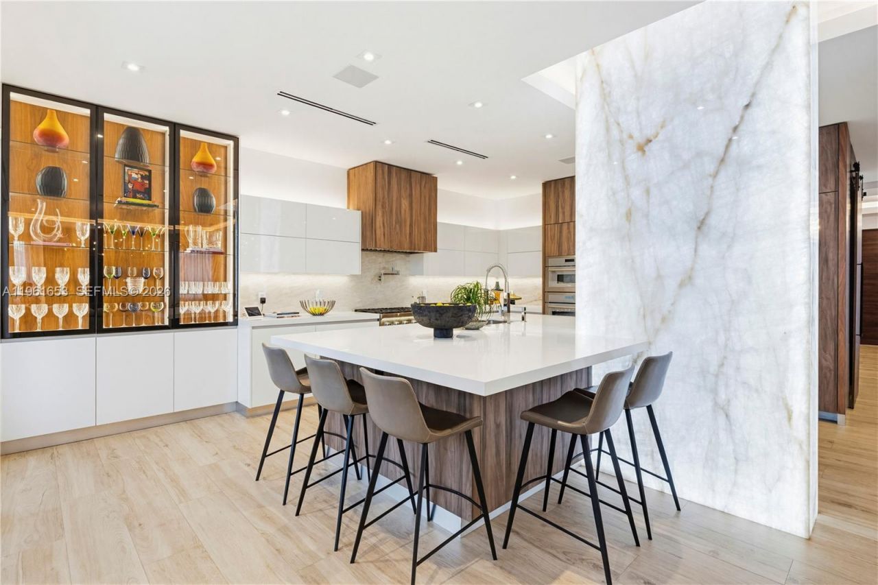 5860 Paradise Point Dr, Palmetto Bay, FL 33157 Photo