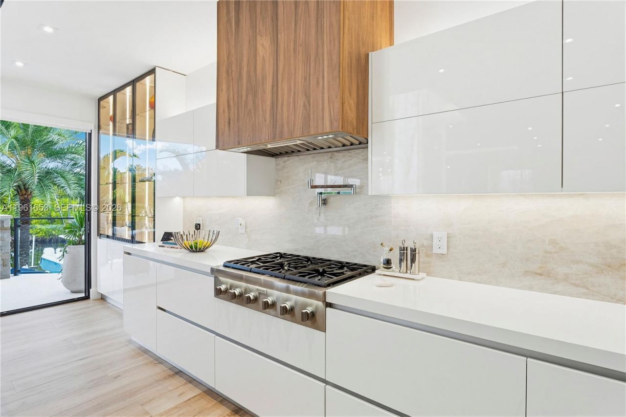 5860 Paradise Point Dr, Palmetto Bay, FL 33157 Photo