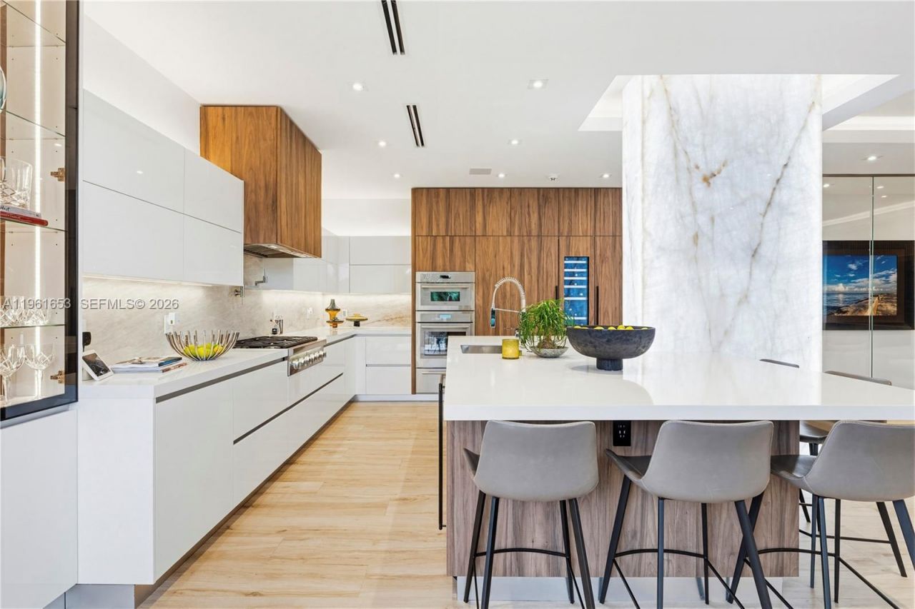 5860 Paradise Point Dr, Palmetto Bay, FL 33157 Photo