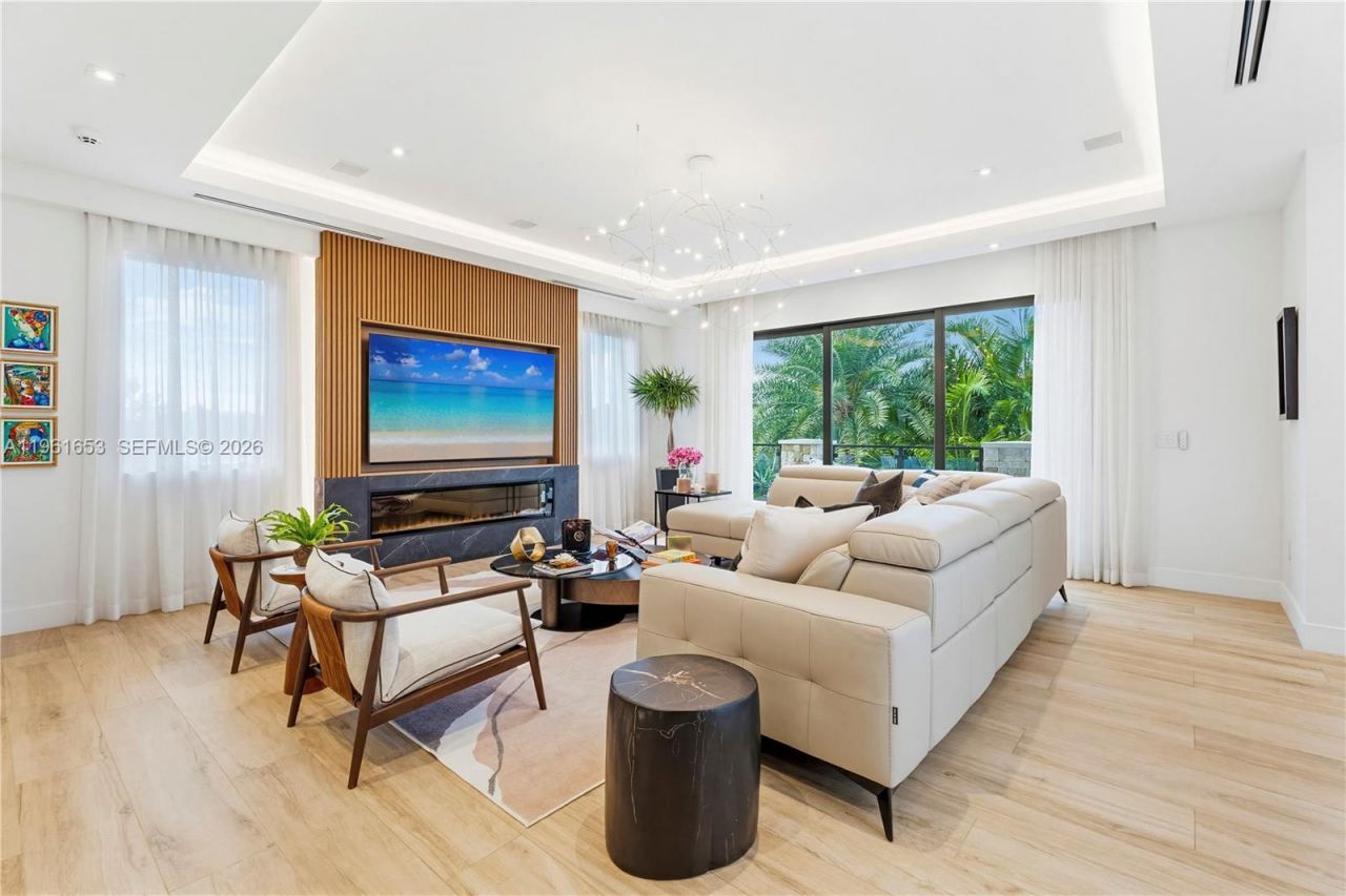 5860 Paradise Point Dr, Palmetto Bay, FL 33157 Photo