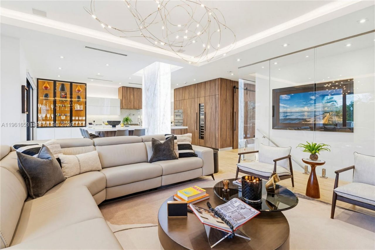 5860 Paradise Point Dr, Palmetto Bay, FL 33157 Photo