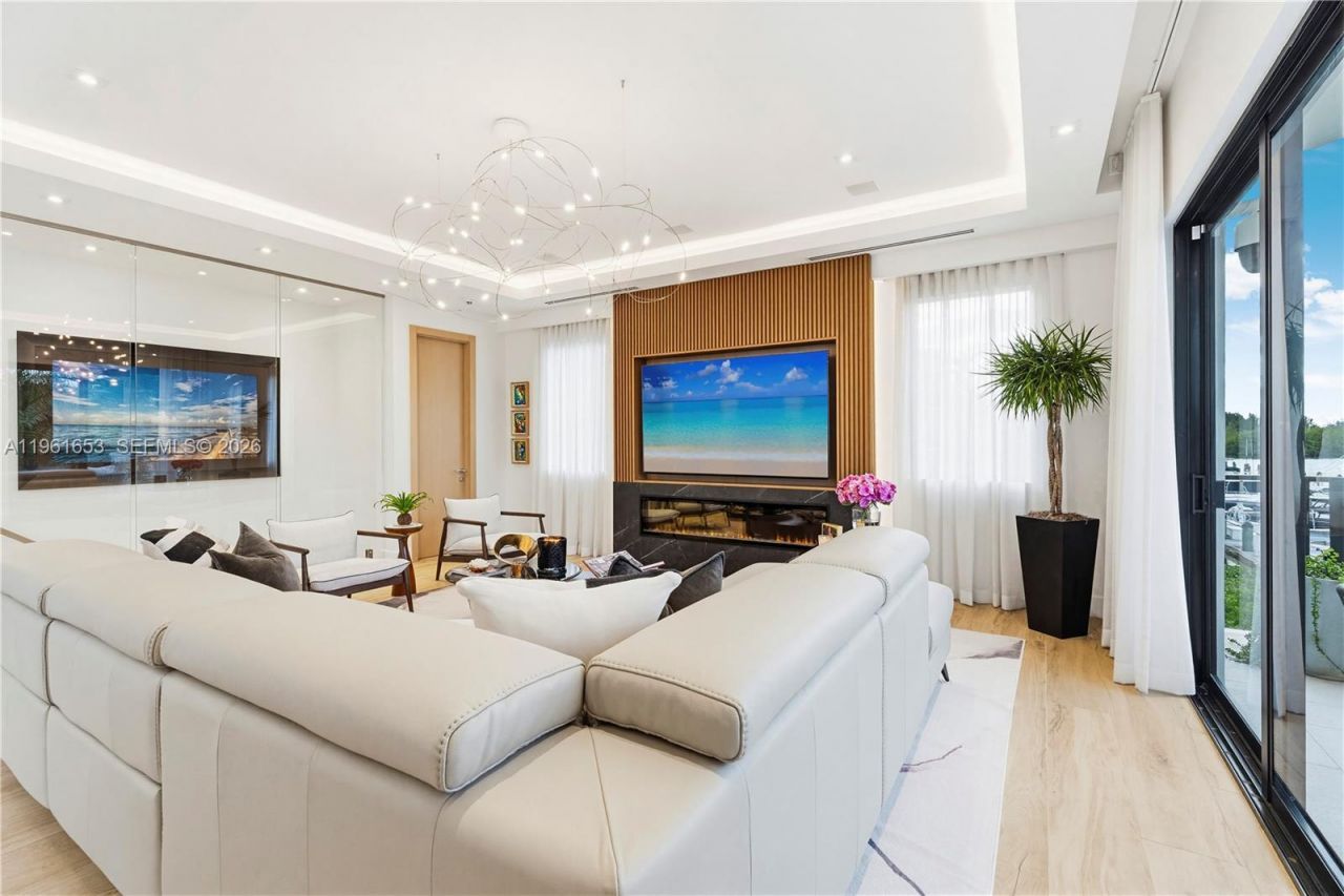 5860 Paradise Point Dr, Palmetto Bay, FL 33157 Photo