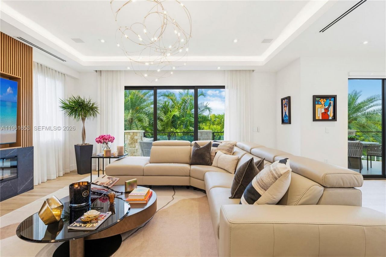 5860 Paradise Point Dr, Palmetto Bay, FL 33157 Photo