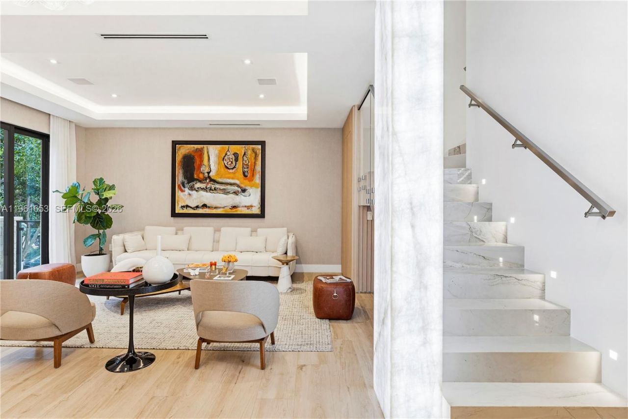 5860 Paradise Point Dr, Palmetto Bay, FL 33157 Photo