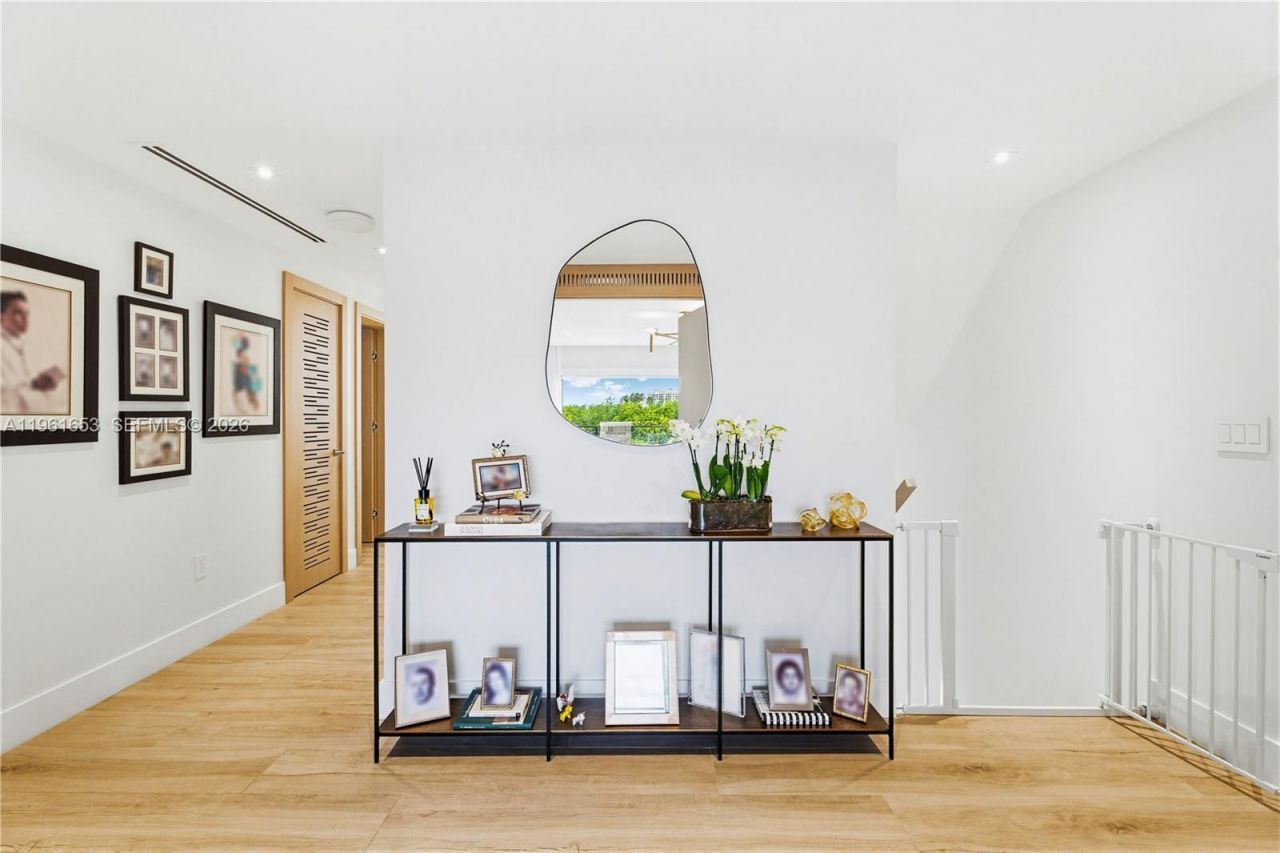 5860 Paradise Point Dr, Palmetto Bay, FL 33157 Photo