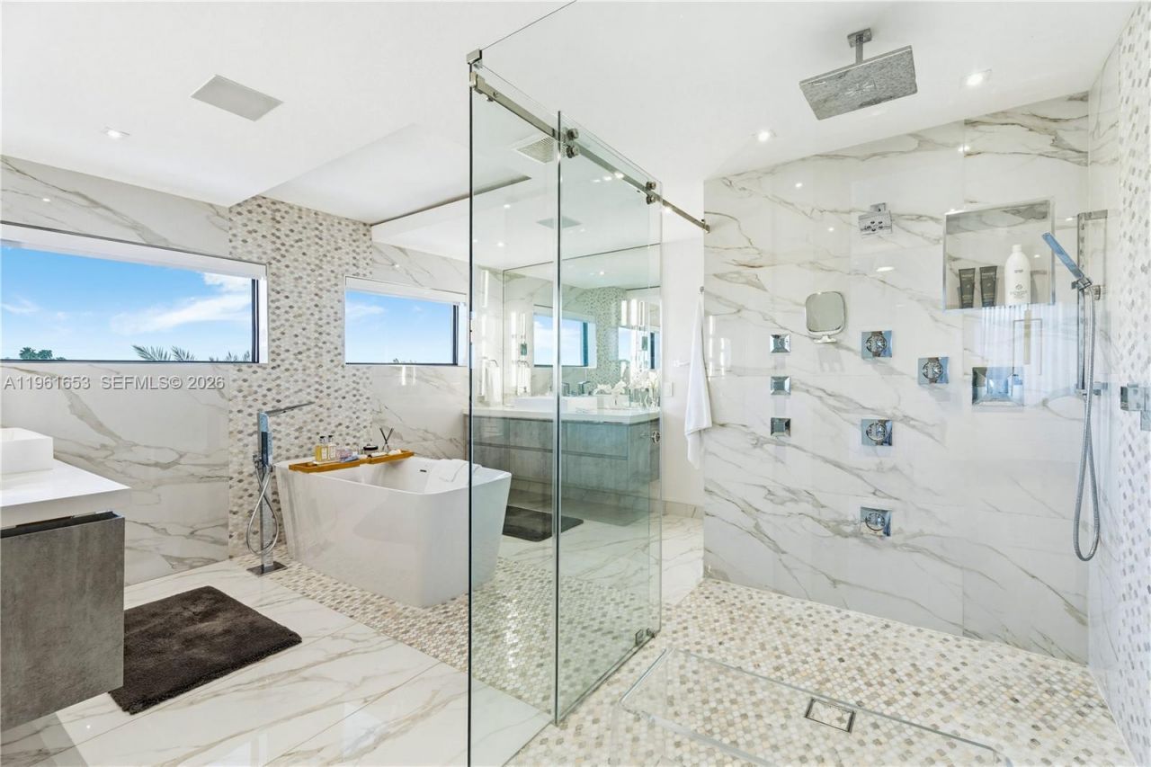 5860 Paradise Point Dr, Palmetto Bay, FL 33157 Photo