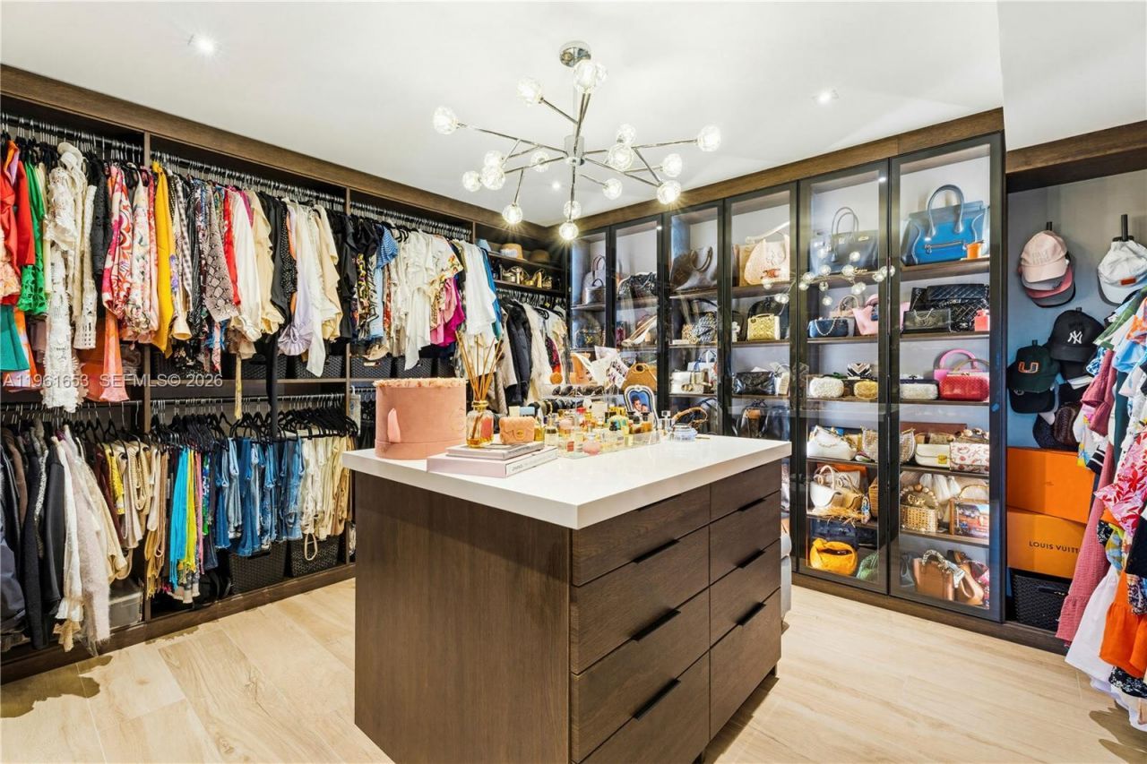 5860 Paradise Point Dr, Palmetto Bay, FL 33157 Photo