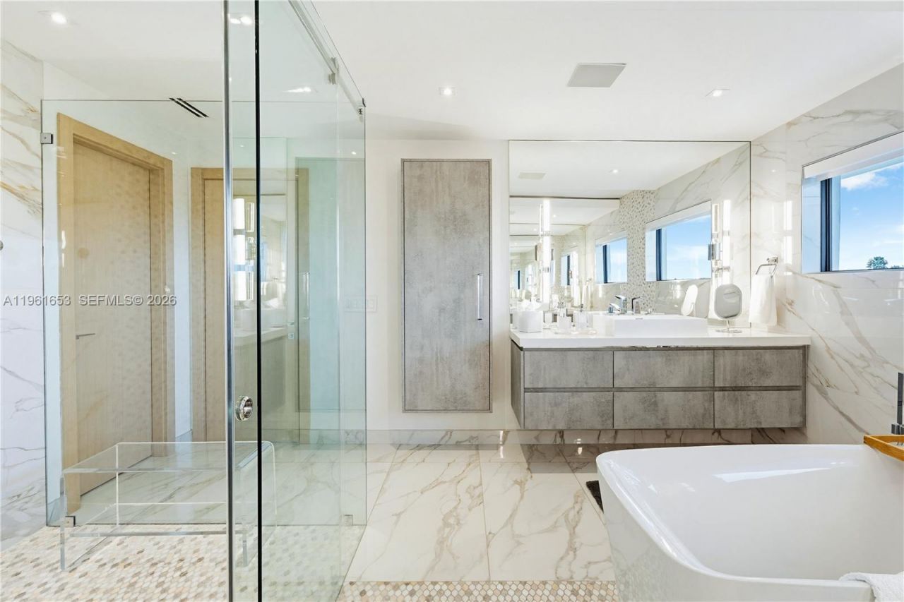 5860 Paradise Point Dr, Palmetto Bay, FL 33157 Photo