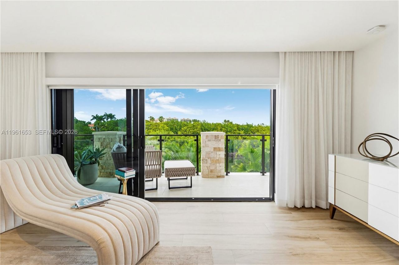 5860 Paradise Point Dr, Palmetto Bay, FL 33157 Photo