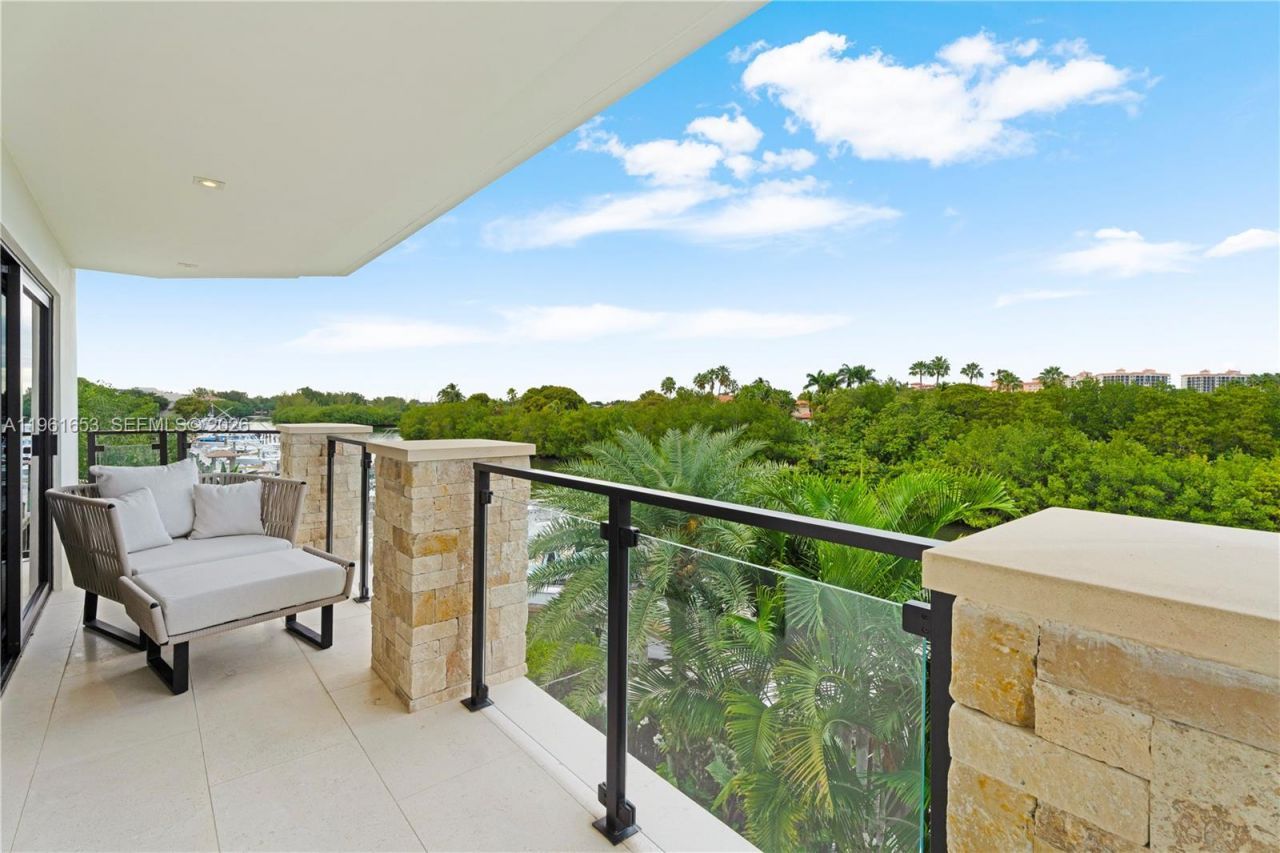 5860 Paradise Point Dr, Palmetto Bay, FL 33157 Photo