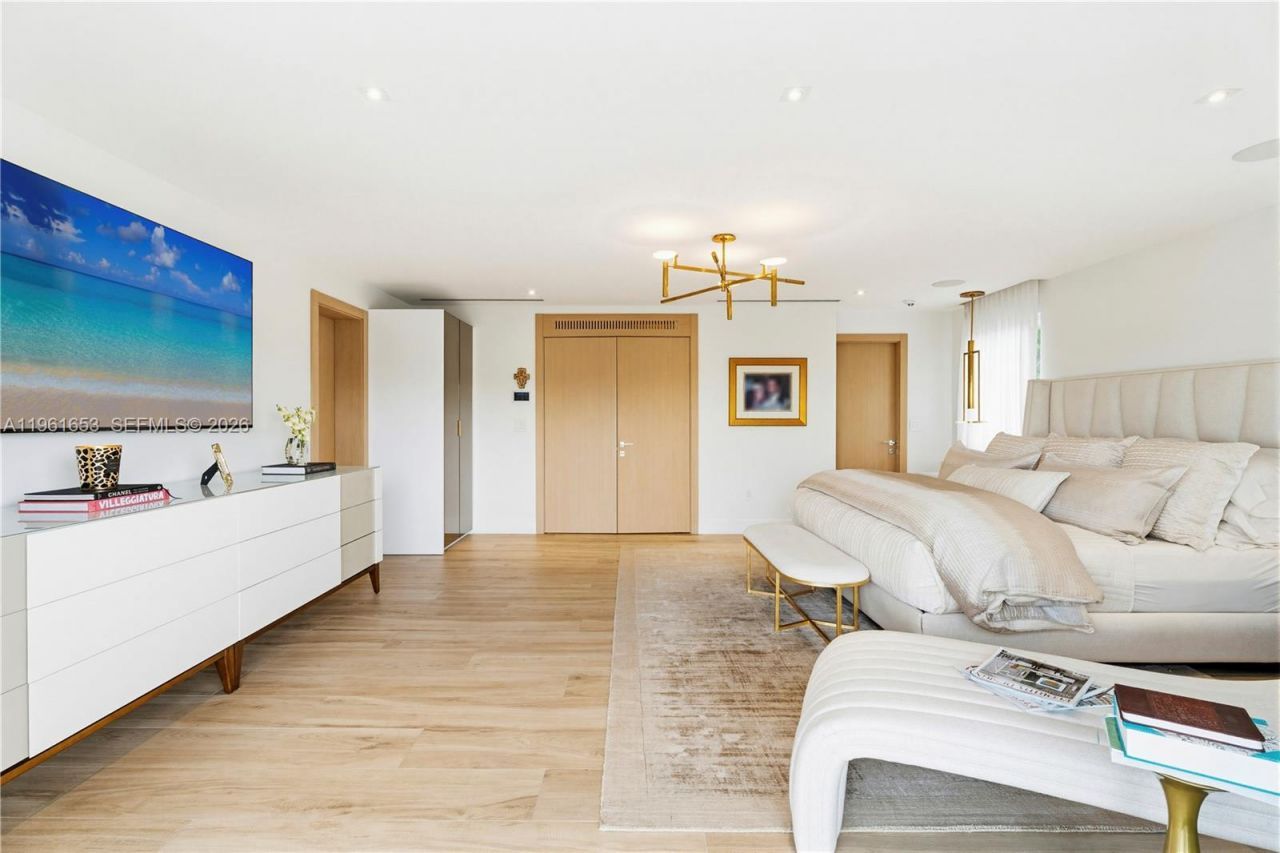 5860 Paradise Point Dr, Palmetto Bay, FL 33157 Photo