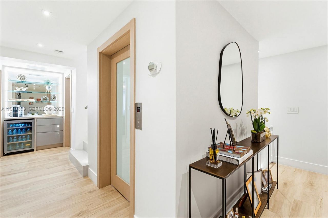 5860 Paradise Point Dr, Palmetto Bay, FL 33157 Photo