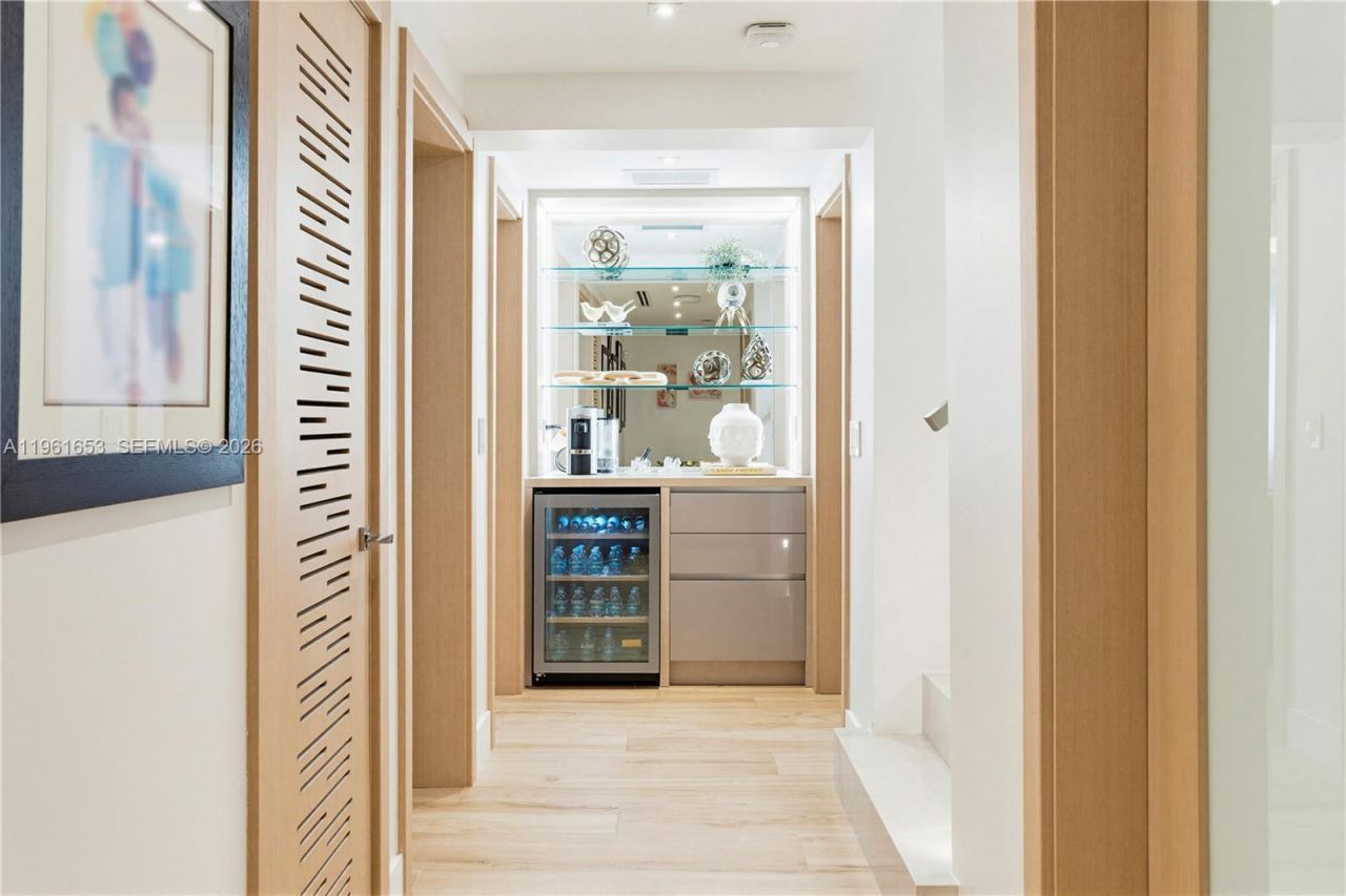 5860 Paradise Point Dr, Palmetto Bay, FL 33157 Photo