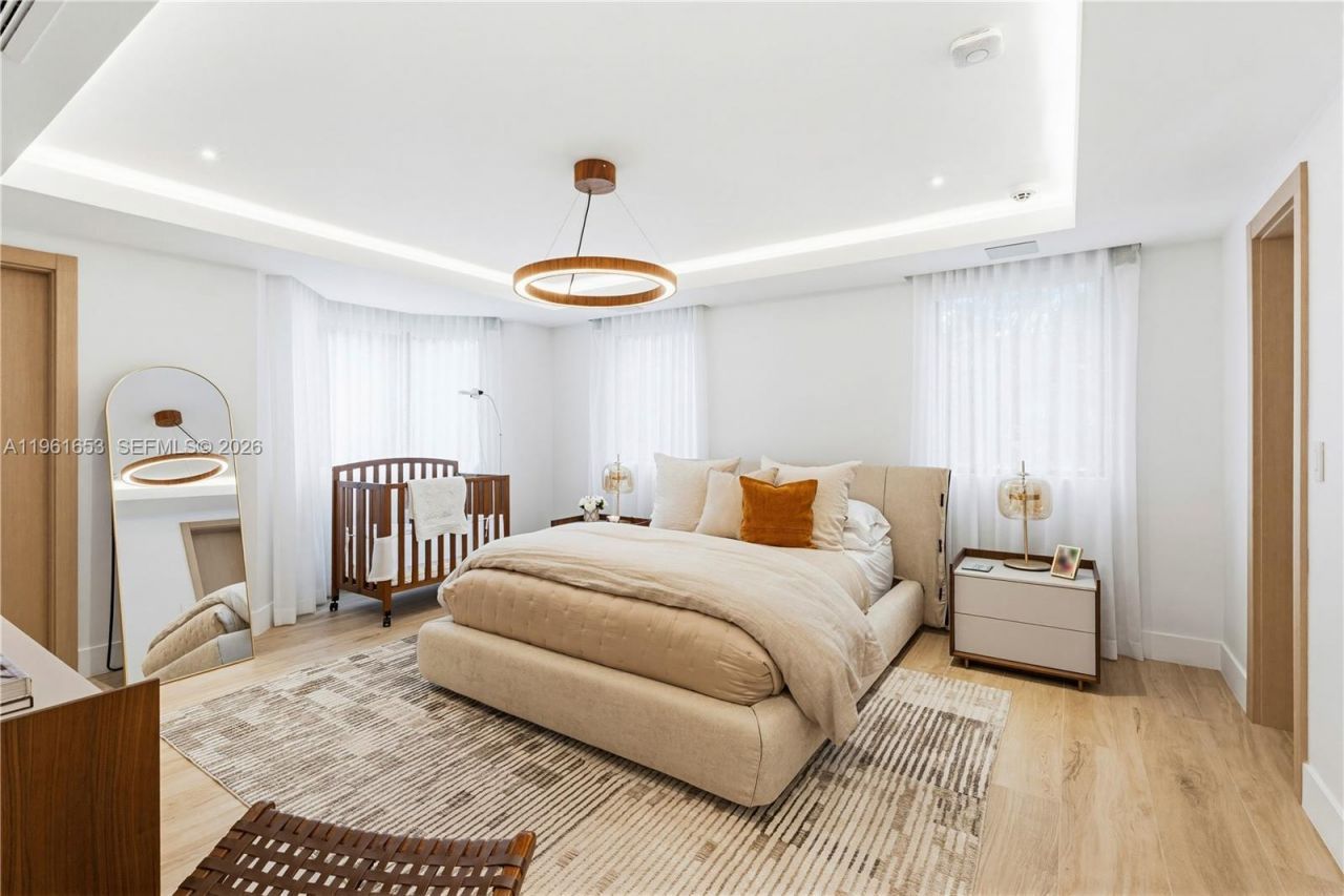 5860 Paradise Point Dr, Palmetto Bay, FL 33157 Photo