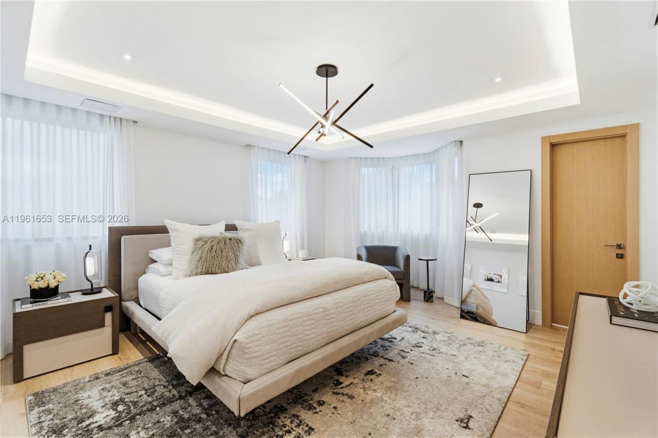 5860 Paradise Point Dr, Palmetto Bay, FL 33157 Photo