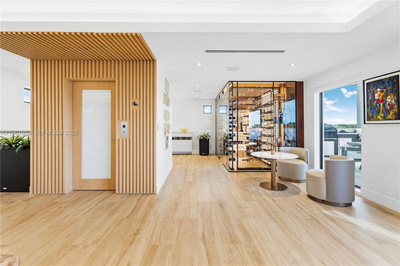 5860 Paradise Point Dr, Palmetto Bay, FL 33157 Photo