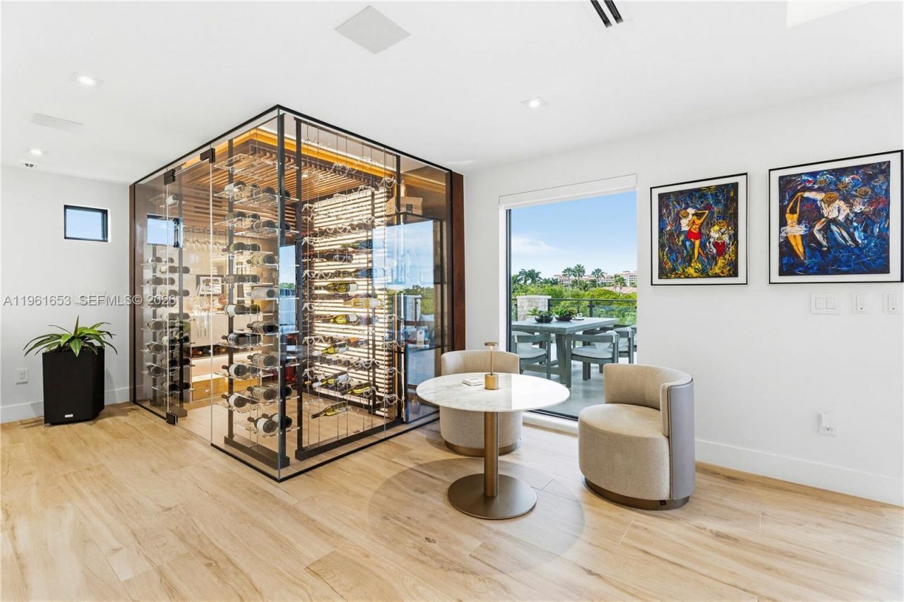 5860 Paradise Point Dr, Palmetto Bay, FL 33157 Photo