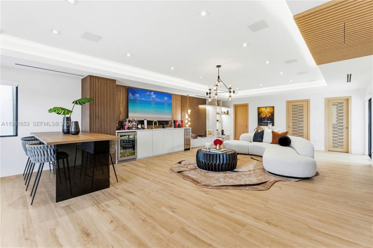 5860 Paradise Point Dr, Palmetto Bay, FL 33157 Photo