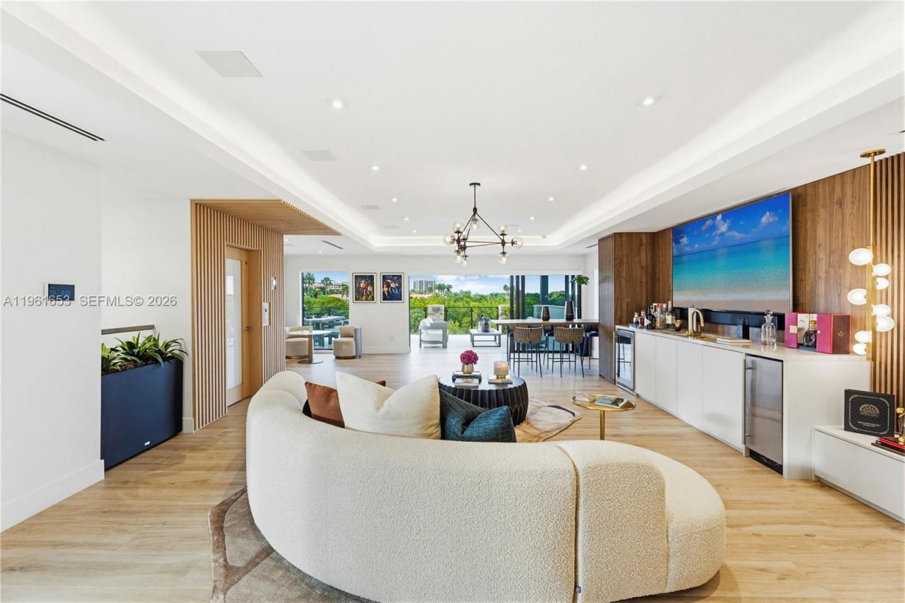 5860 Paradise Point Dr, Palmetto Bay, FL 33157 Photo