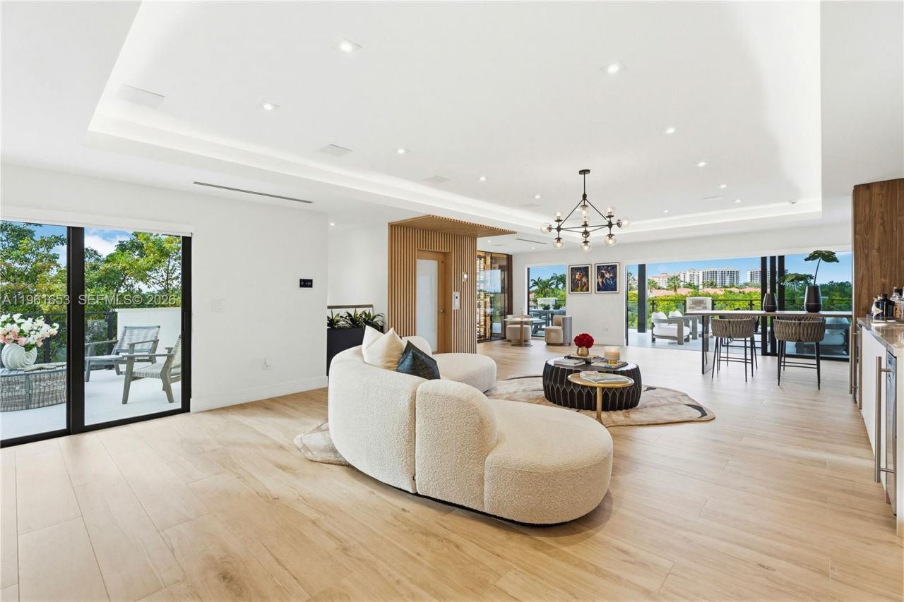 5860 Paradise Point Dr, Palmetto Bay, FL 33157 Photo