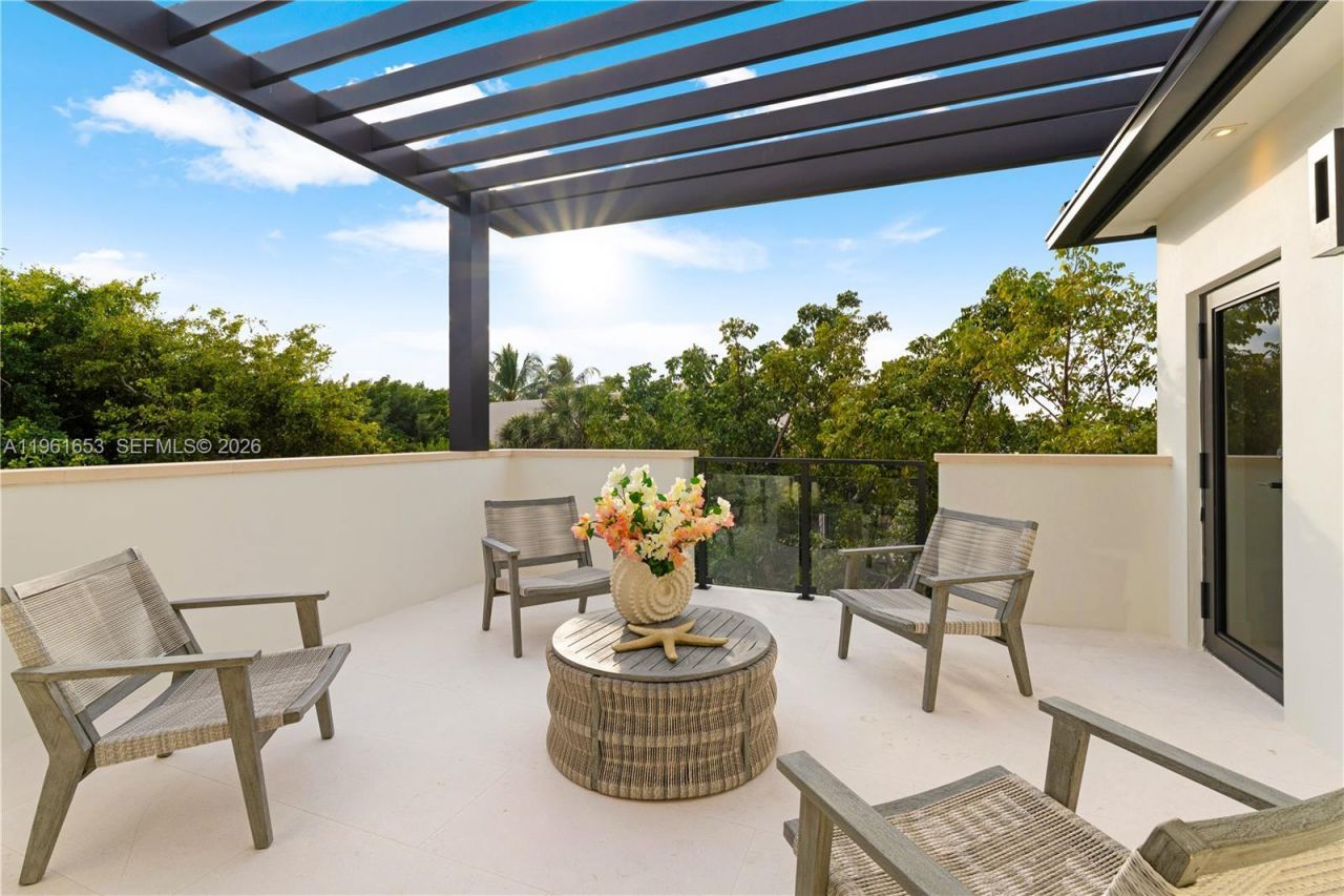 5860 Paradise Point Dr, Palmetto Bay, FL 33157 Photo