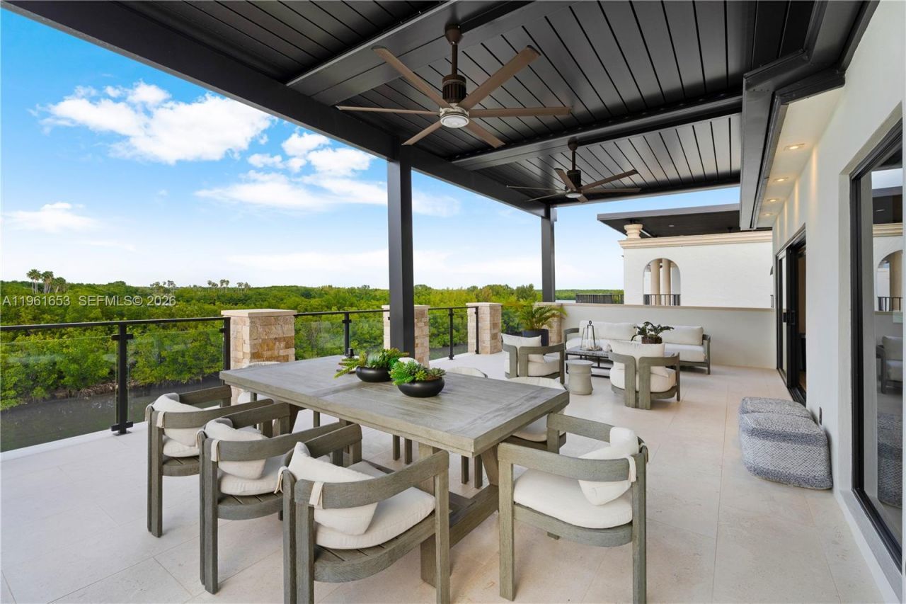 5860 Paradise Point Dr, Palmetto Bay, FL 33157 Photo