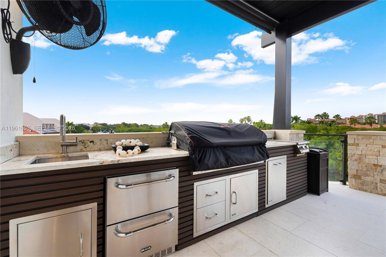 5860 Paradise Point Dr, Palmetto Bay, FL 33157 Photo