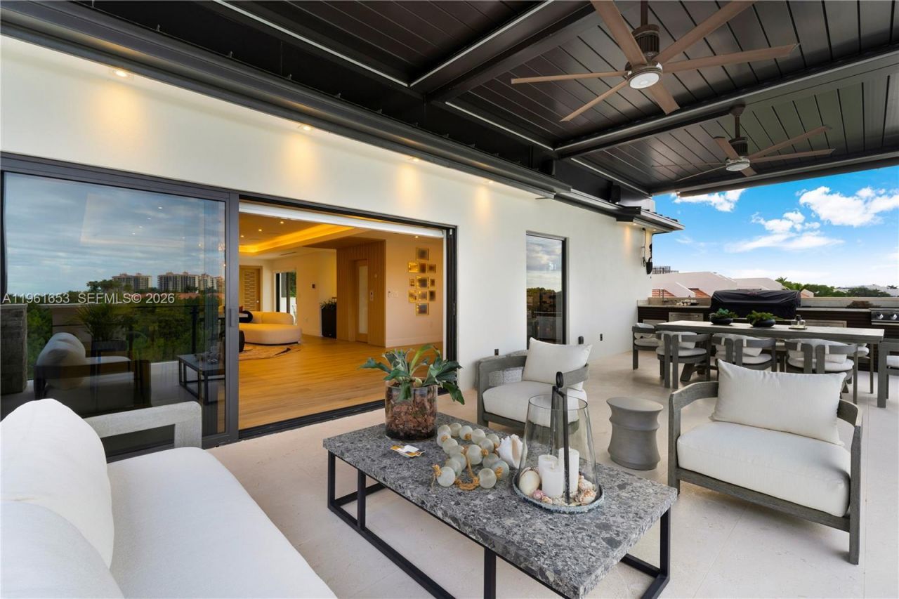 5860 Paradise Point Dr, Palmetto Bay, FL 33157 Photo