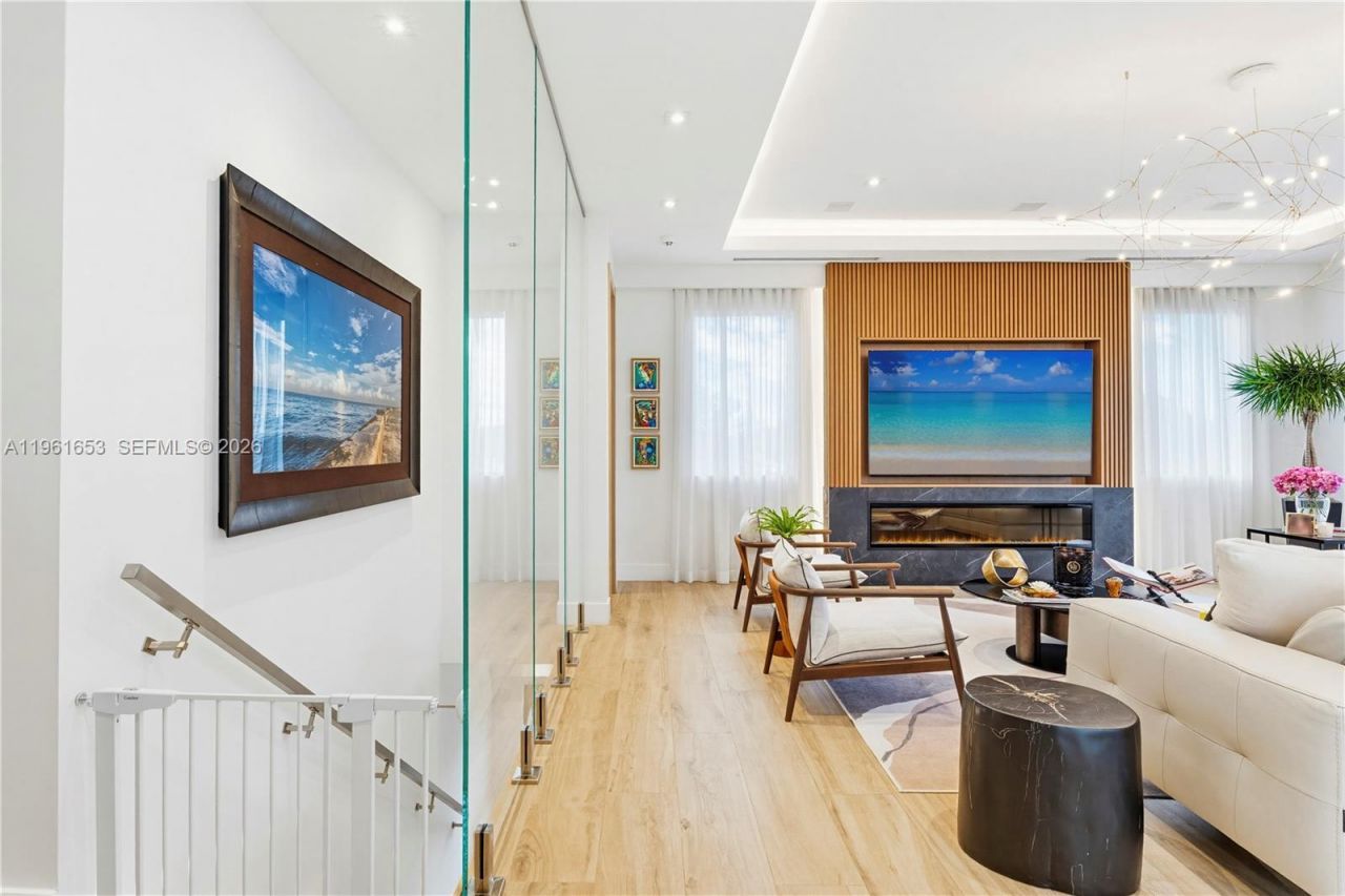 5860 Paradise Point Dr, Palmetto Bay, FL 33157 Photo