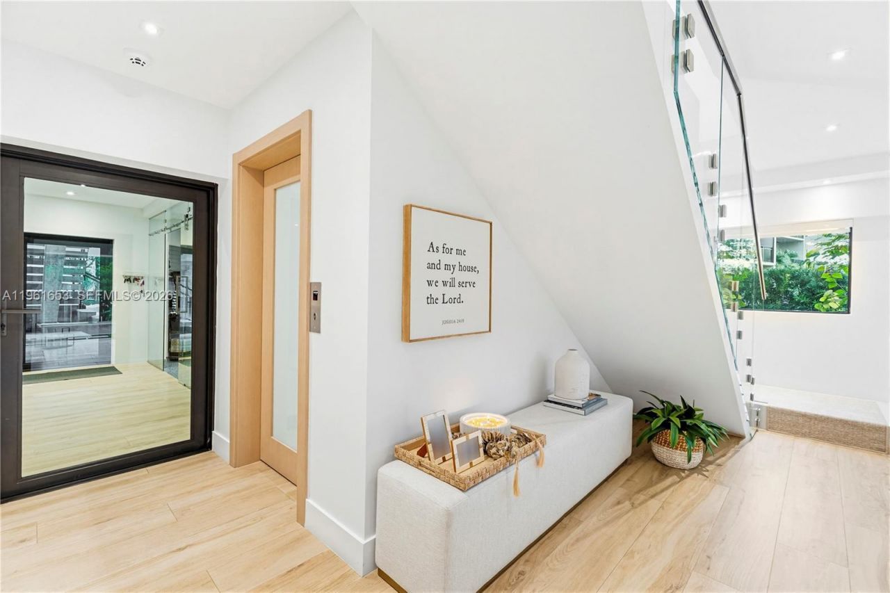 5860 Paradise Point Dr, Palmetto Bay, FL 33157 Photo