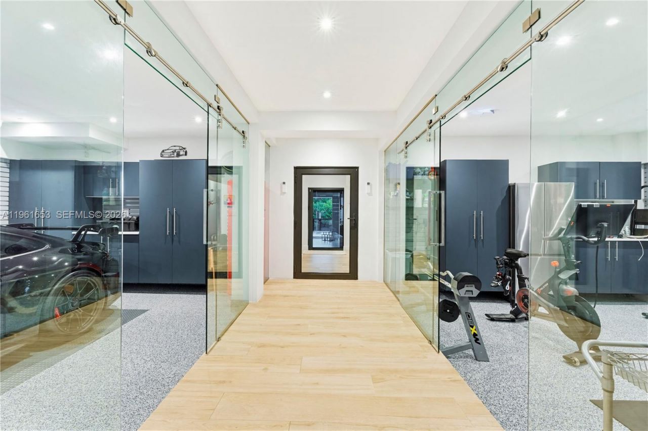 5860 Paradise Point Dr, Palmetto Bay, FL 33157 Photo