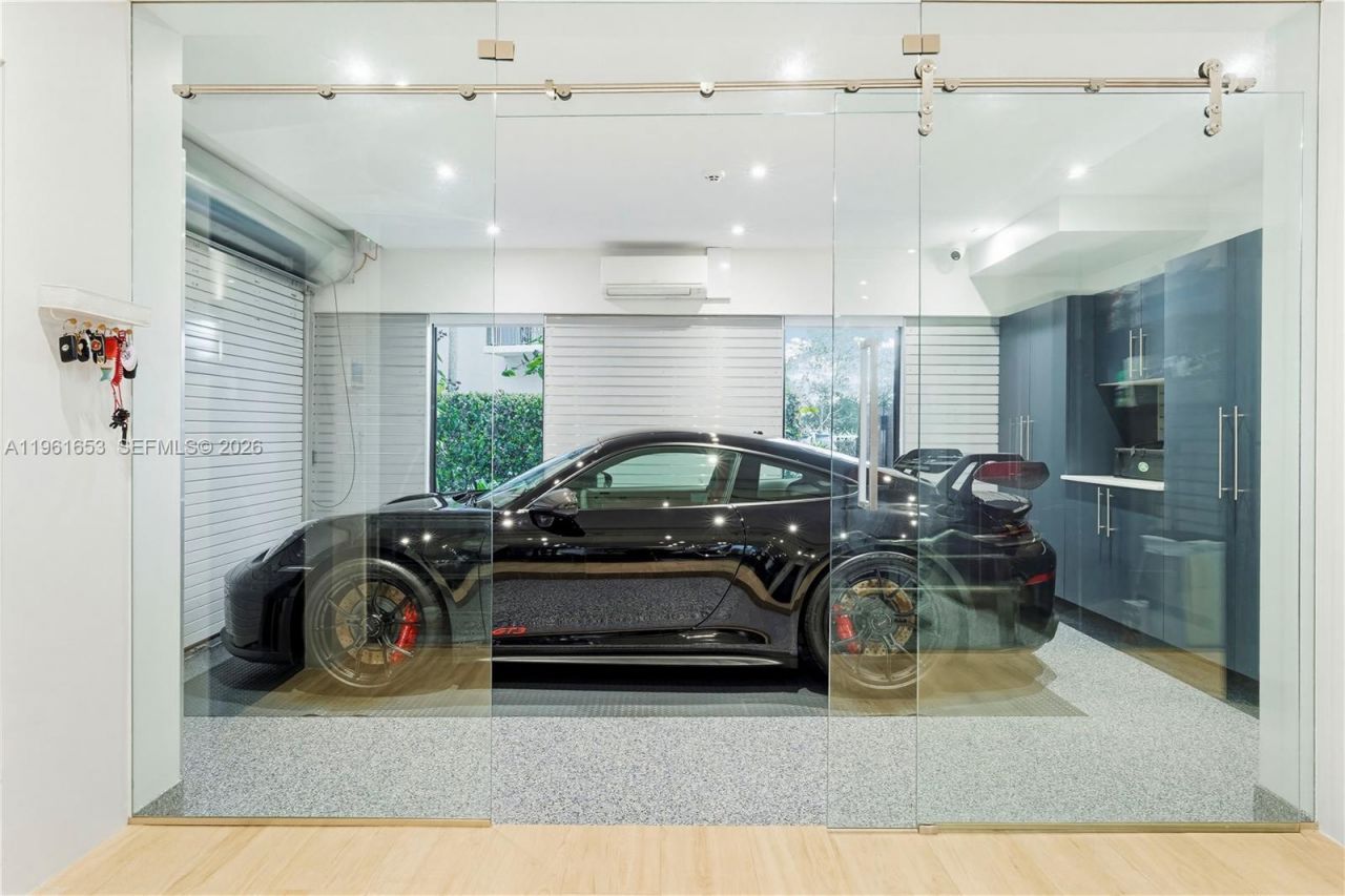 5860 Paradise Point Dr, Palmetto Bay, FL 33157 Photo