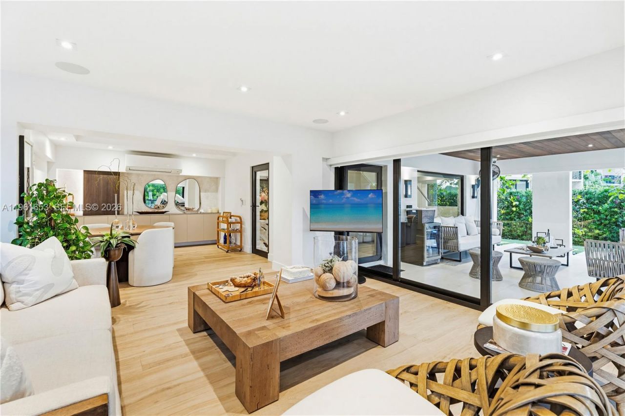 5860 Paradise Point Dr, Palmetto Bay, FL 33157 Photo