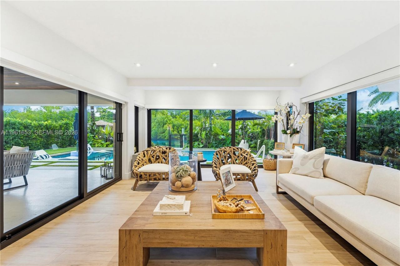 5860 Paradise Point Dr, Palmetto Bay, FL 33157 Photo