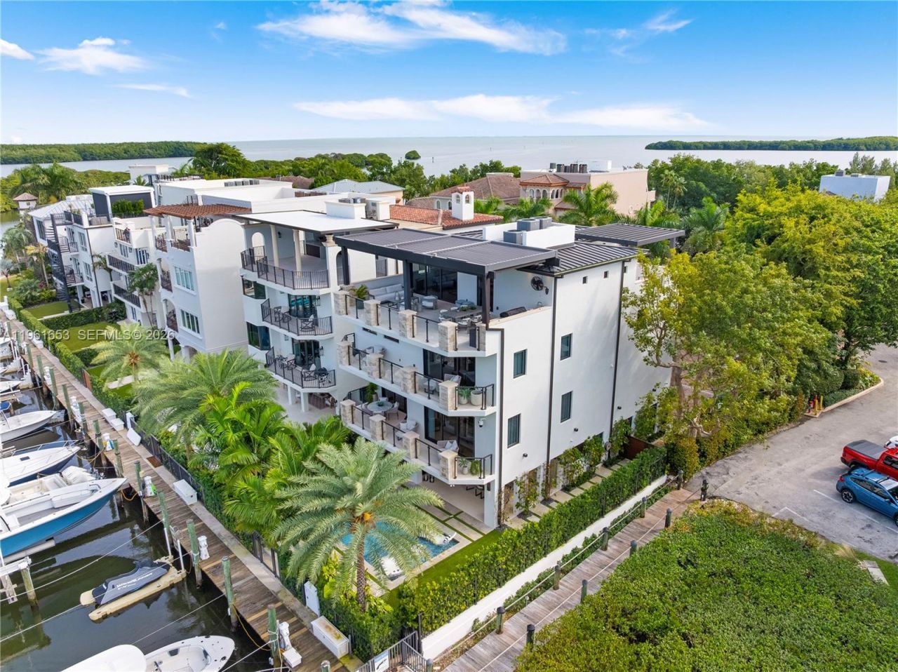 5860 Paradise Point Dr, Palmetto Bay, FL 33157 Photo