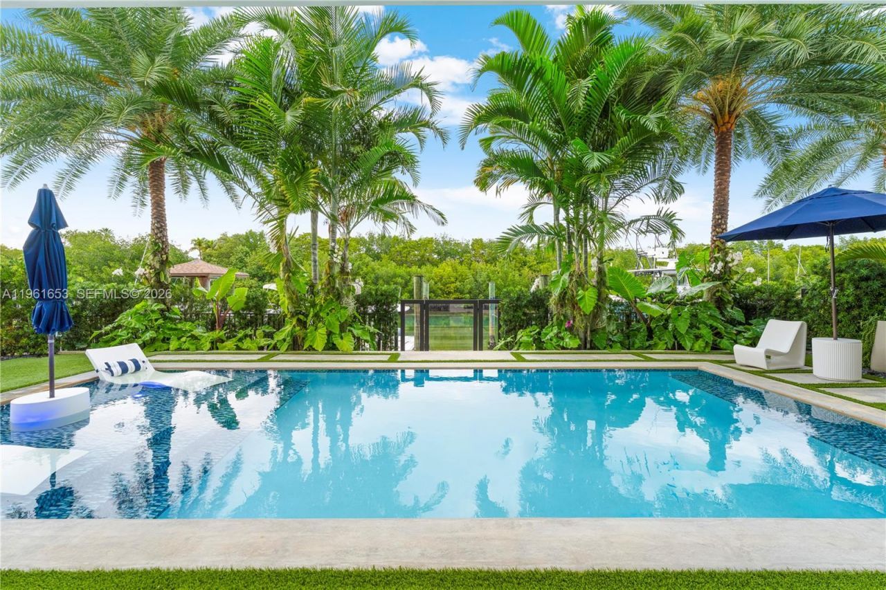 5860 Paradise Point Dr, Palmetto Bay, FL 33157 Photo