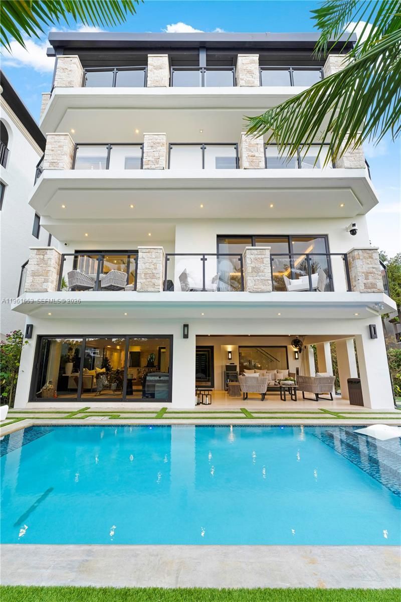 5860 Paradise Point Dr, Palmetto Bay, FL 33157 Photo