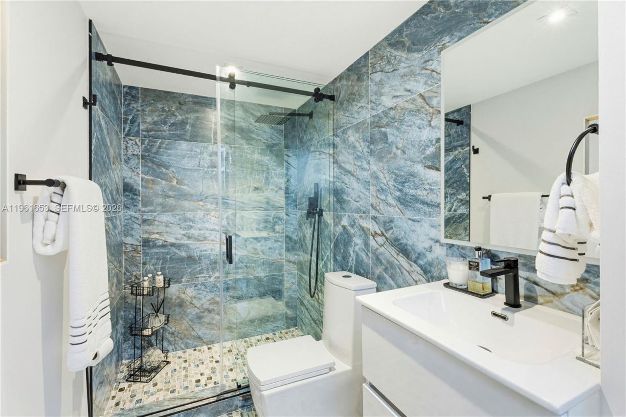 5860 Paradise Point Dr, Palmetto Bay, FL 33157 Photo